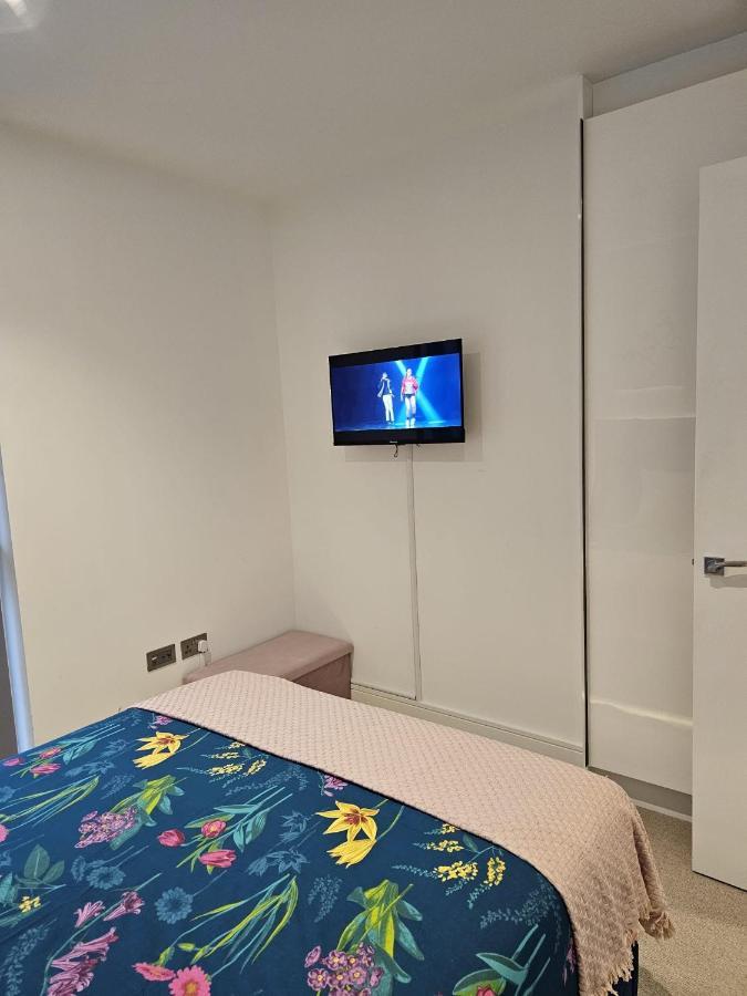 2 Bed Luxurious Apartments Canary Wharf Londra Dış mekan fotoğraf