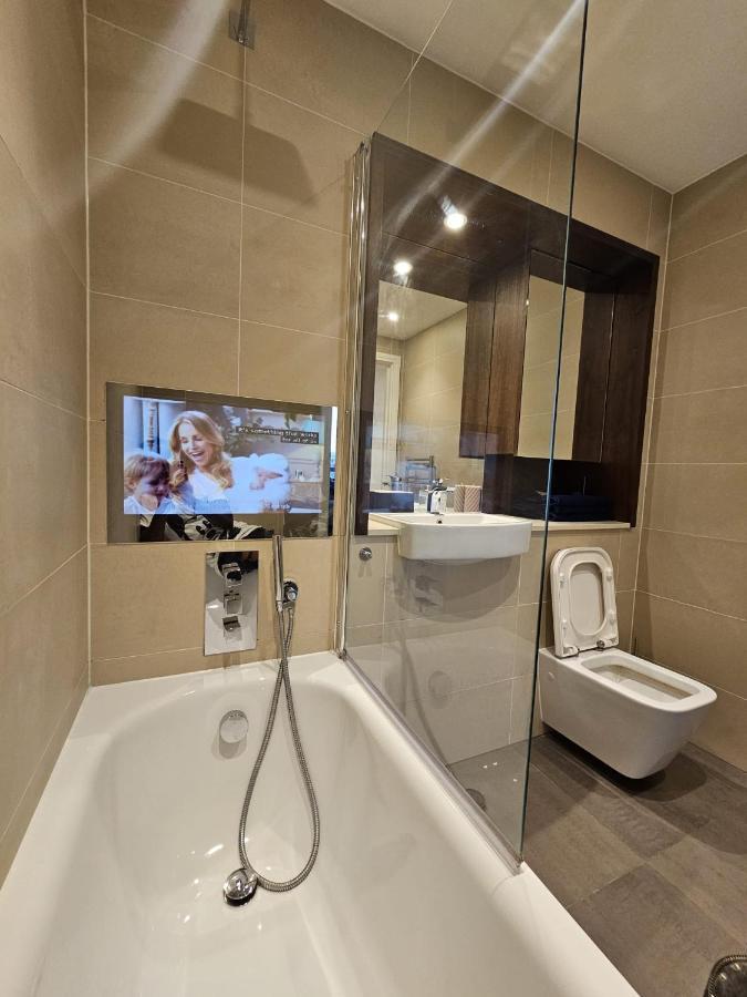 2 Bed Luxurious Apartments Canary Wharf Londra Dış mekan fotoğraf