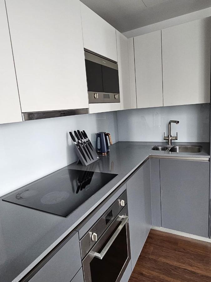 2 Bed Luxurious Apartments Canary Wharf Londra Dış mekan fotoğraf