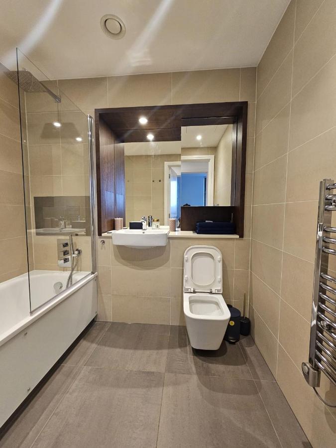 2 Bed Luxurious Apartments Canary Wharf Londra Dış mekan fotoğraf