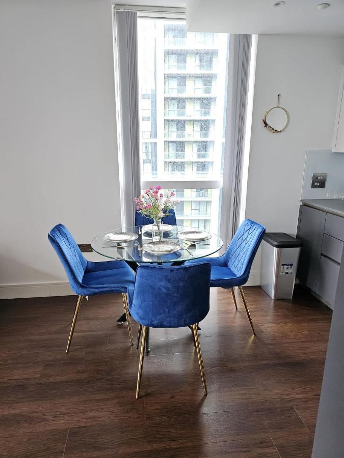 2 Bed Luxurious Apartments Canary Wharf Londra Dış mekan fotoğraf