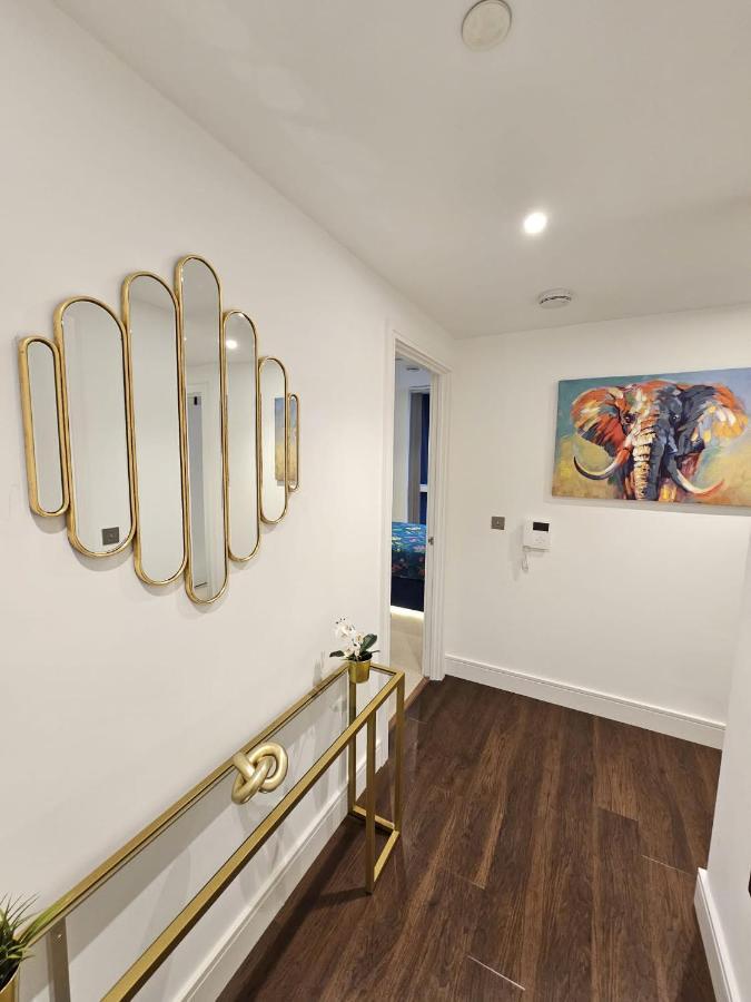 2 Bed Luxurious Apartments Canary Wharf Londra Dış mekan fotoğraf